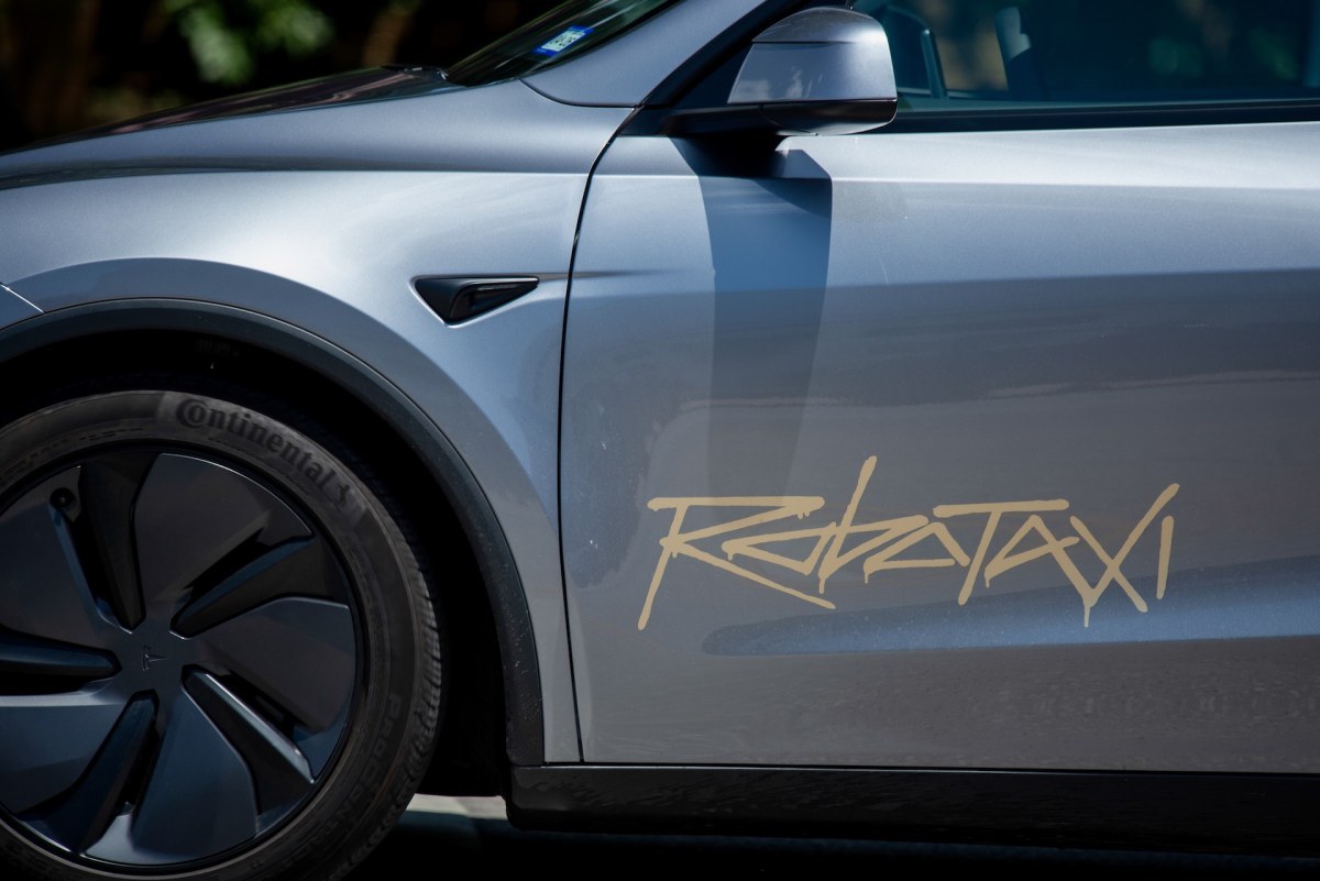 Nevada Clears 8,000 Robotaxis as Tesla and Waymo Race for Fleet Scale